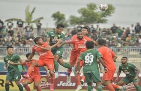 DIKALAHKAN PERSEBAYA PELATIH BORNEO